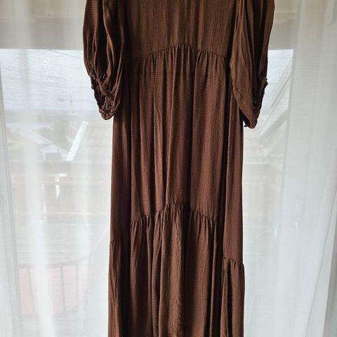 Lett, lang brun Catwalk Junkie kjole