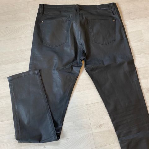 Zara women "skinnbukse" coated, str 44