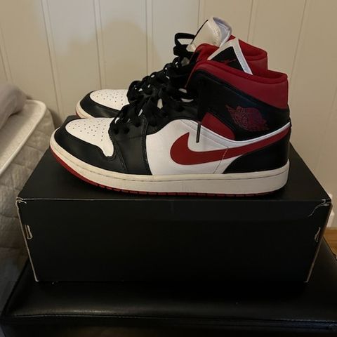 Air Jordan 1 mid white/ gym red/ black