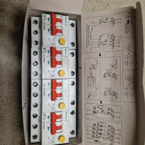 Moeller 10 A 2P automatsikring m/jordfeil