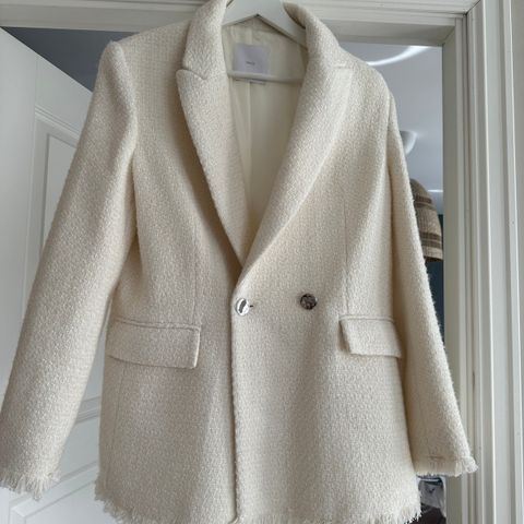 Ny blazer Mango