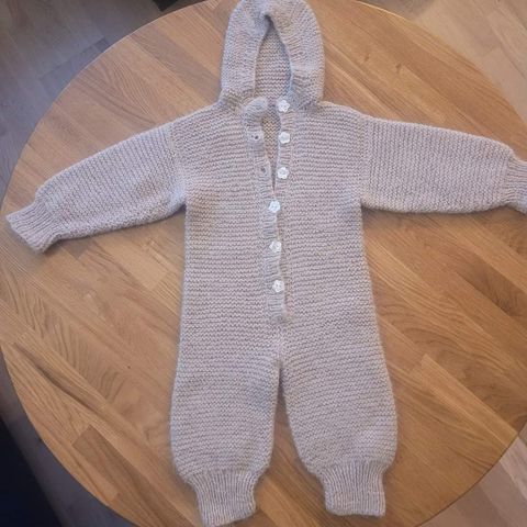 Ull Håndlaget dress baby merino