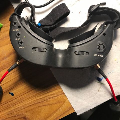 SKY01 FPV Goggles (Kom Med Bud)