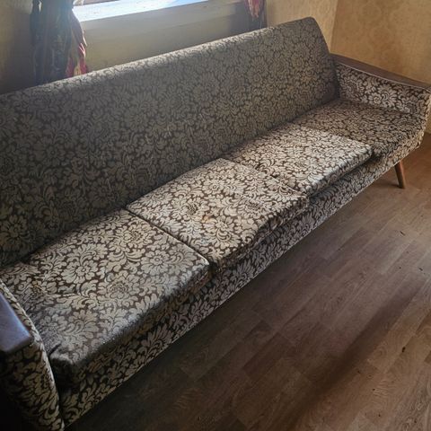 Gammel retro sofa