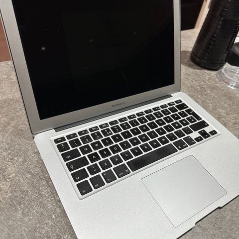 Pent brukt MacBook Air 13´´ (A1466)- God stand!