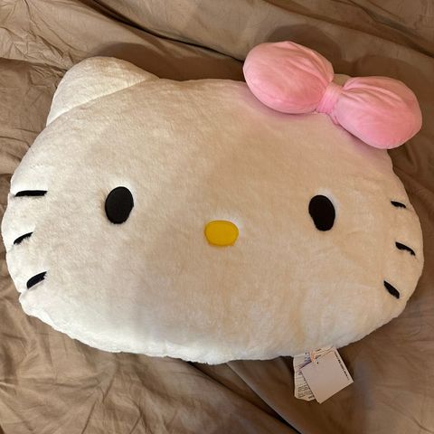 HELLO KITTY PUTE