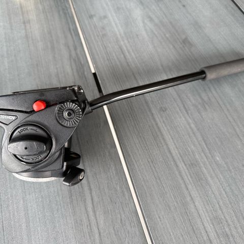 Stativhode Manfrotto 701 HDV til salgs