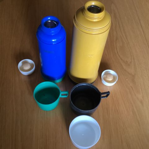 Termos 2 stk fra produsent Thermos. 0,8 og 0,45 liter. Selges samlet 125kr