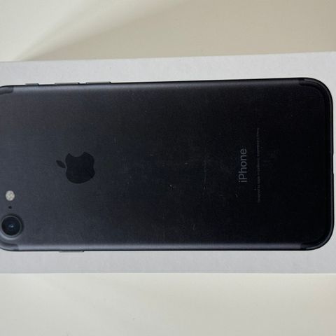 Pent brukt iPhone 7 128GB selges