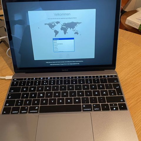 Godt brukt Macbook 12 512 GB fra 2016 - Space Gray - Tynn og 0,92 kilo lett!