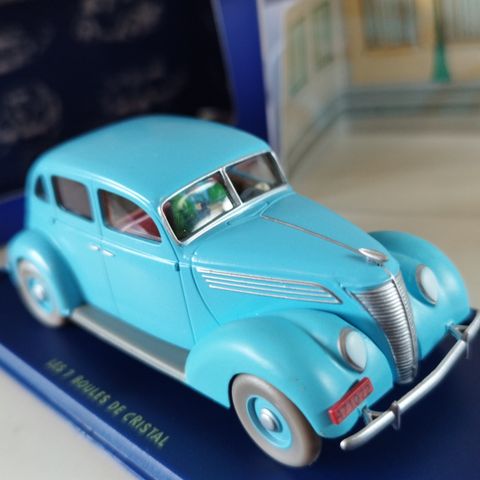 TINTIN.  FORD V8 1937.   Skala 1/43. Samle modell i