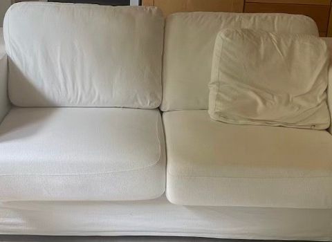 Prima fin hvit 2-seter sofa selges