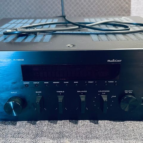 YAMAHA R-N602: Natural Sound Network Receiver