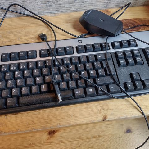 HP tastatur og Lenovo mus selges