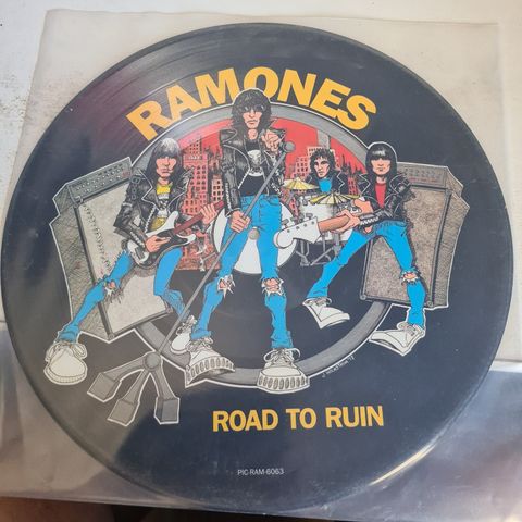 Ramones  -Frakt 99,- Norgespakke! + 2500 Lper ute på finn!