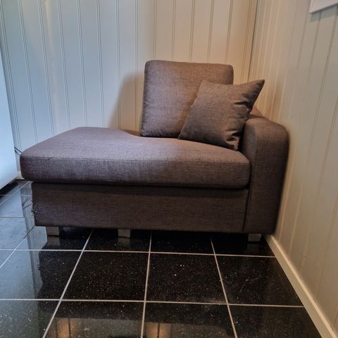 Liten sjeselong sofa