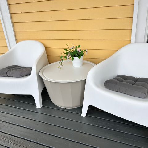 IKEA-stoler SKARPÖ med pute selges