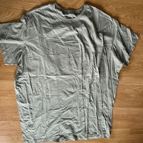 Lysegrønn stor-T-skjorte str. XL fra Divided/H&M.