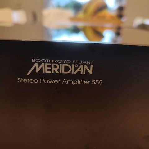 Meridian 555 effektforsterker