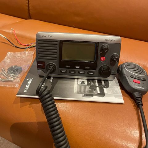 Garmin VHF 100i