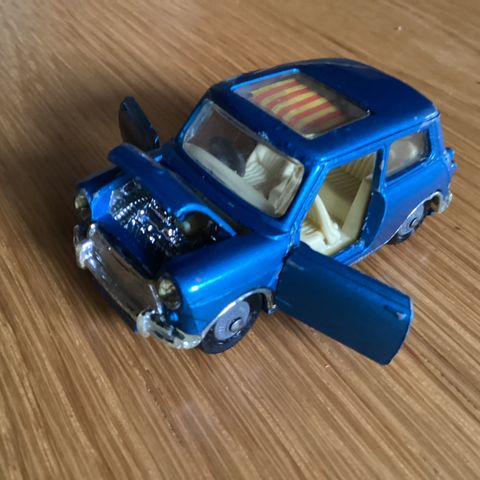 Corgi Toys Mini Cooper fra 60/70 tallet med originaleske til salgs