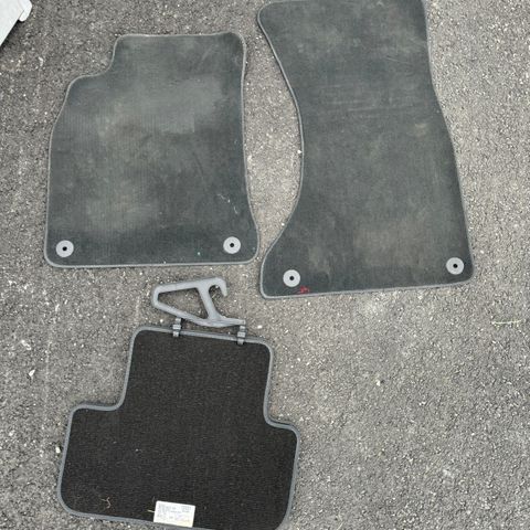 4-piece sett med gulvmatter av stoff til Audi A4 2007+