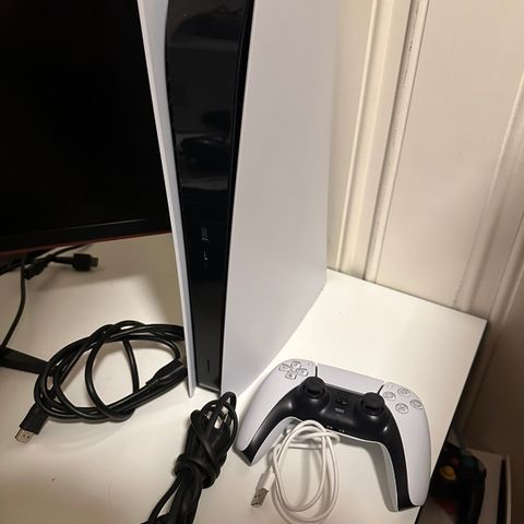 PlayStation 5 Digital Edition (PS5) pent brukt + nesten ny Kontroller + HDMI