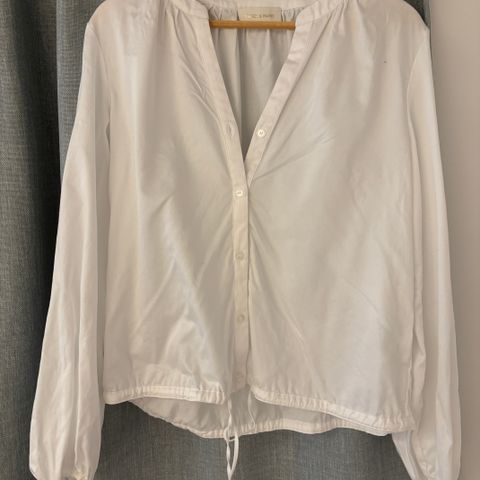 Hvit Perla skjorte fra Storm & Marie originalt 1399,-