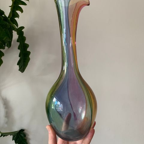 Fargerik kunstglass karaffel / vase