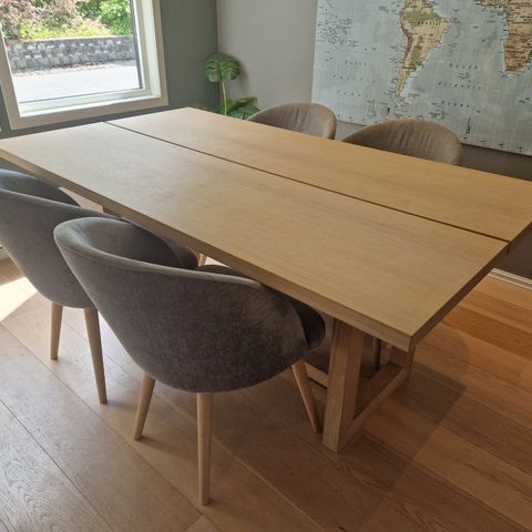 Spisebord fra Skeidar med 4stoler