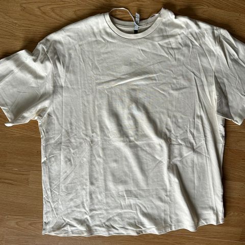 Lys beige/offwhite T-skjorte str. 2XL fra KappAhl/XLNT