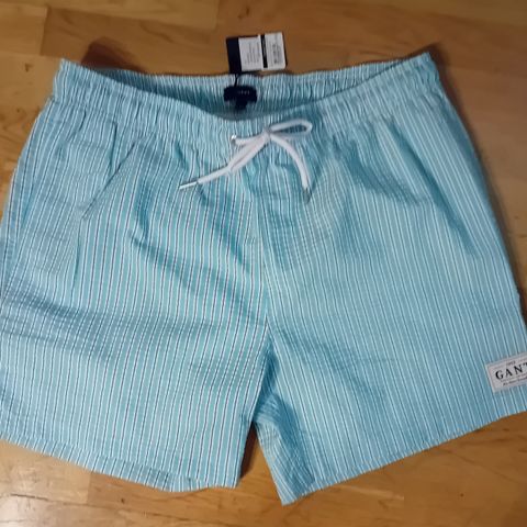 Gant shorts selges veldig billig. Står xl men er mere som en L