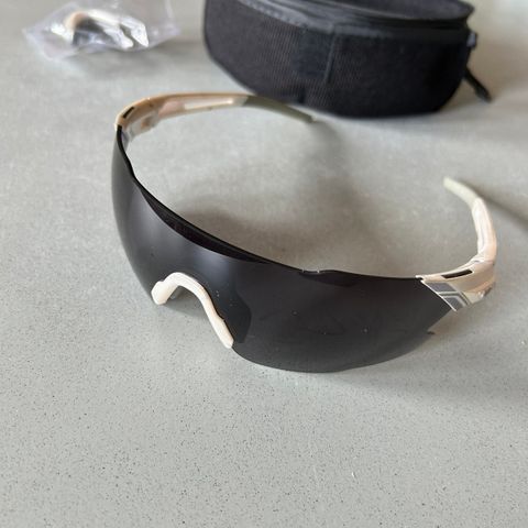 Raske Northug sportsbriller/solbriller selges, lite brukt!