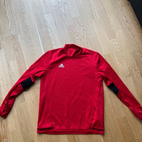 Adidas genser str 152 selges hbo 80kr.