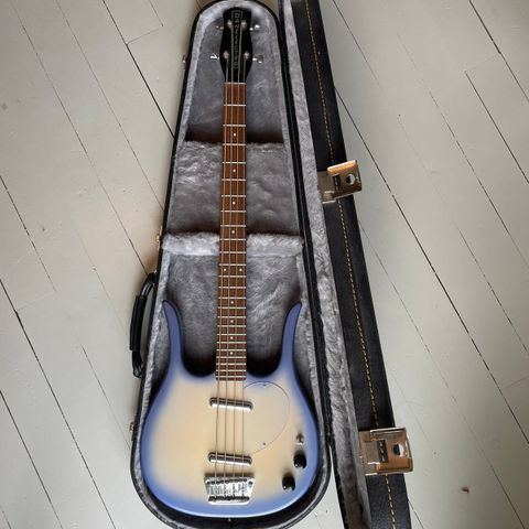 Danelectro Longhorn Bassgitar med kasse (Ny pris!)