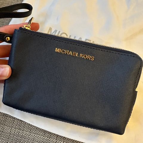 Michael kors clutch