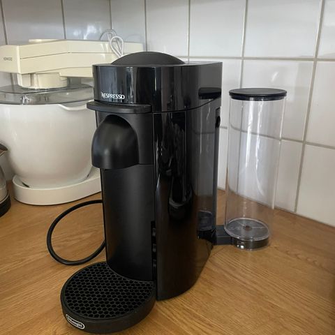 NESPRESSO Vertuo Plus kaffemaskin fra Delonghi