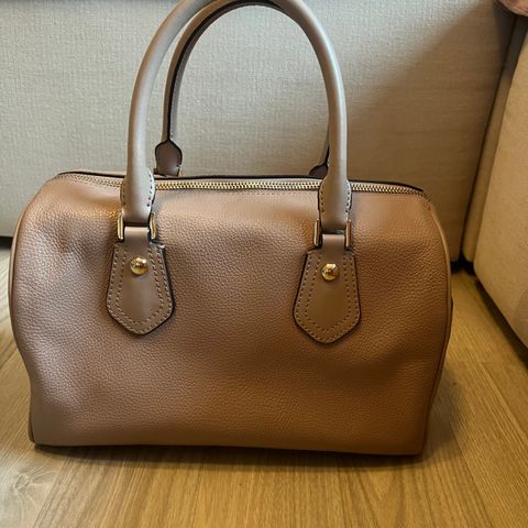 Michael Kors rosa bowling bag selges