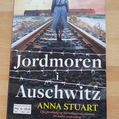Jordmoren i Auschwitz Av Anna Stuart (pocket)