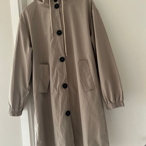 Pen og sporty trenchcoat/lang jakke/ str M