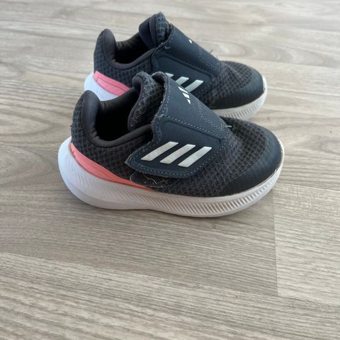 Adidas sko barn 23