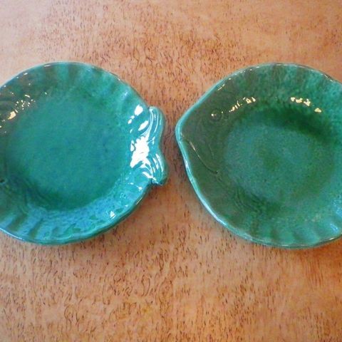 2 flotte grønne fiskefat i keramikk
