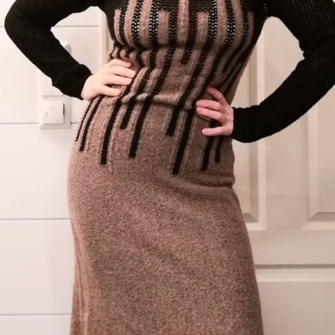 Vintage strikket kjole, art deco mønster