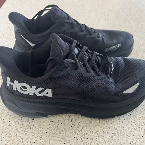 Hoka Clifton 9, str. 40