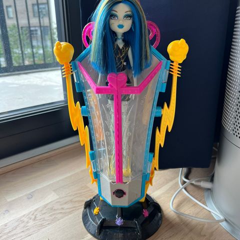 Monster High Freaky fusion Frankie Stein recharge chamber