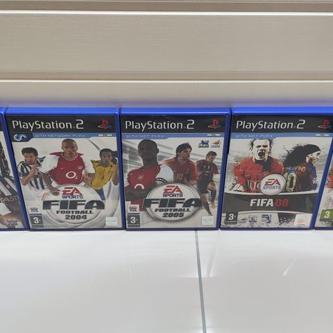 PS2• Div Fifa 2004-2005-08-12(10,- stk) (Kan Ink Ved Kjøp Av Spill Til 200)