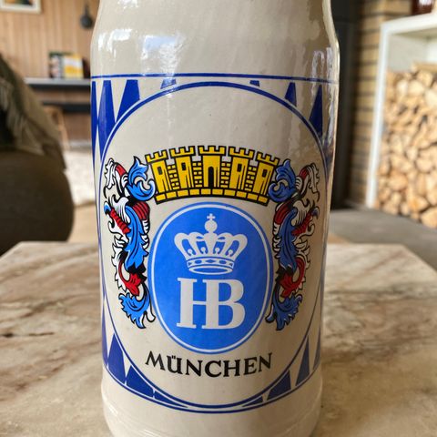 Tysk ølkrus i keramikk