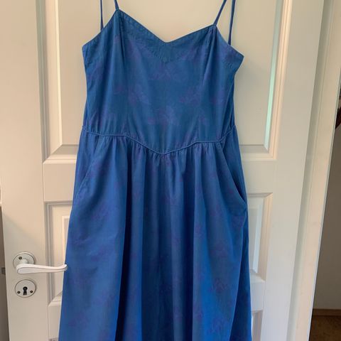 BAZAR...Made in India. Eldre blå kjole str. 42. Pent brukt. Retro....