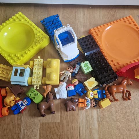 1 kilo og 100 gr Duplo Lego og byggeklosser