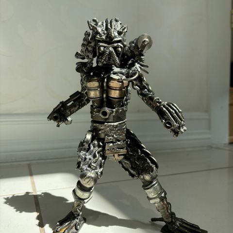 Mini Metal Hunter figur